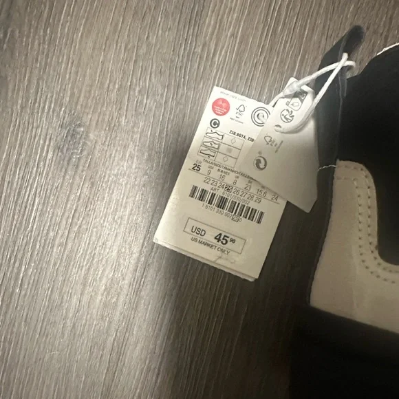 ZARA Kids Black and Cream Boots size 9 - Picture 3 of 5